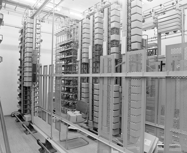 882195 Interieur van het Stadhuis (Stadhuisbrug 1) te Utrecht: de telefooncentrale.